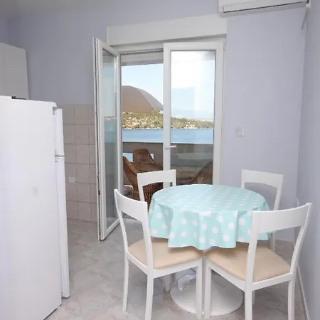 Appartement By The Sea Kali, Ugljan - 8235 Kali